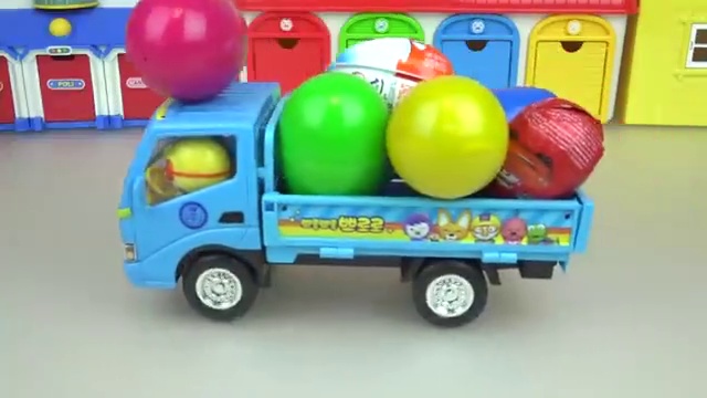 Car_toys_surprise_eggs_truck_cars_and_Poli_play(360p)