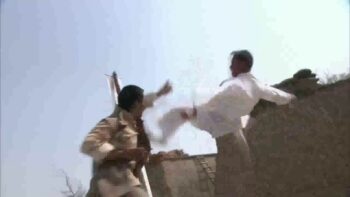 電影！功夫女孩戰力強悍，一出手就大殺四方 ⚔️ 抗日   Kung F[1]