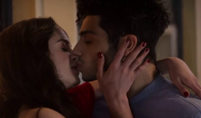 The Royal Treatment ( English to Hindi Dubbed HD) ( Comedy, Family, Romance )